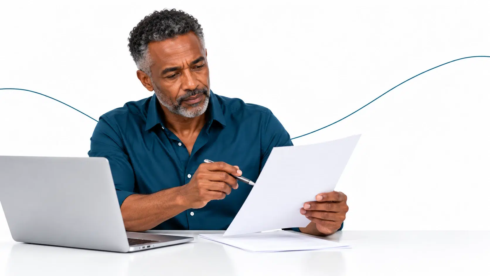 Relire ses contrats avant de signer : illustration professionnelle.